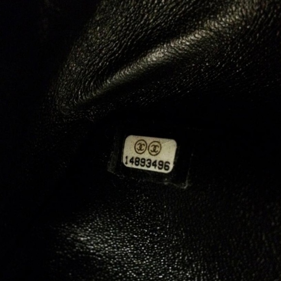 CHANEL 2.55 Reissue Medium Classic Black Bag - Picture 7 of 8